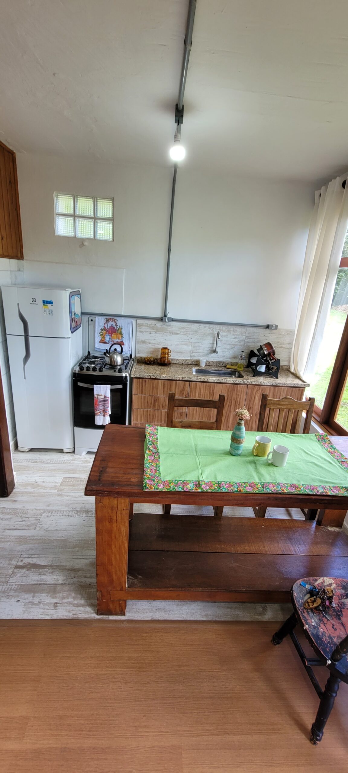 Mesa de jantar do chalé Sevak 4