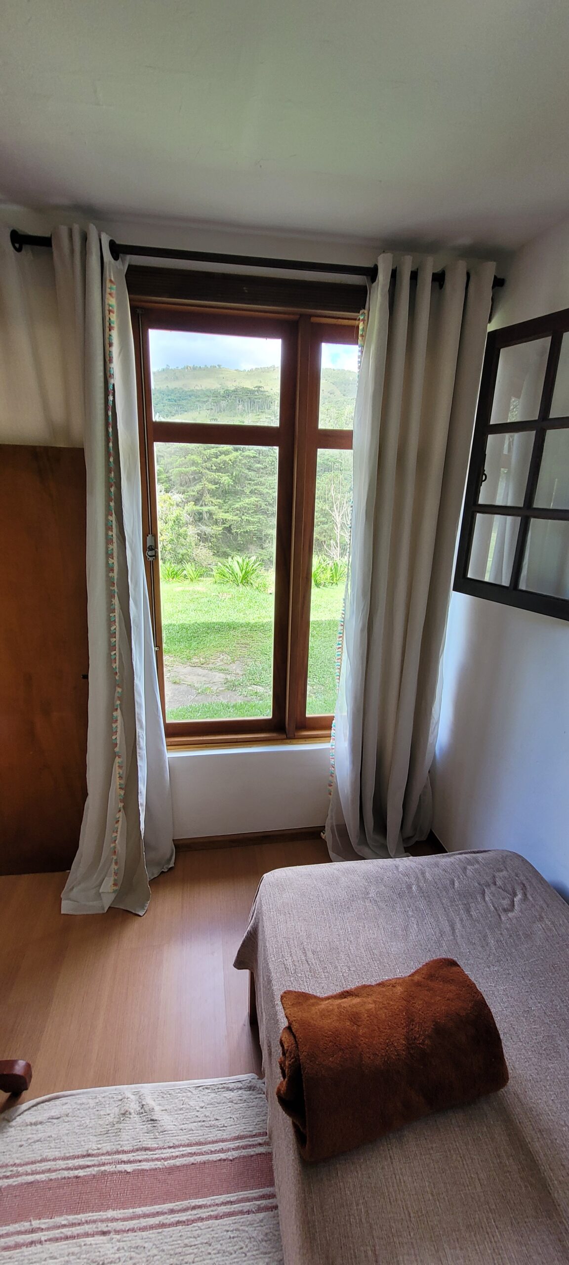 Vista das montanhas a partir do quarto do Sevak 4
